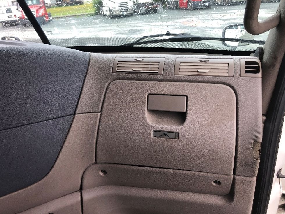 Sleeper Tractor-Heavy Duty Tractors-Freightliner-2019-Cascadia 11364ST-Guilderland Center-NY-559,800\n\t\tmiles-$ 46,000 - Image 14