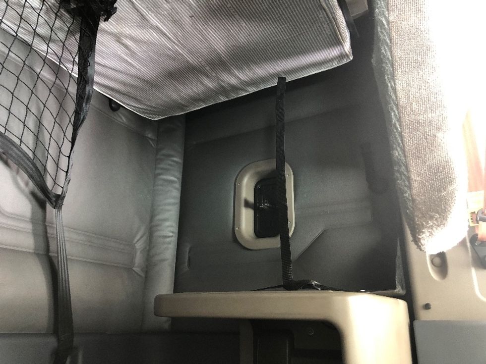 Sleeper Tractor-Heavy Duty Tractors-Freightliner-2019-Cascadia 11364ST-Guilderland Center-NY-559,800\n\t\tmiles-$ 46,000 - Image 19