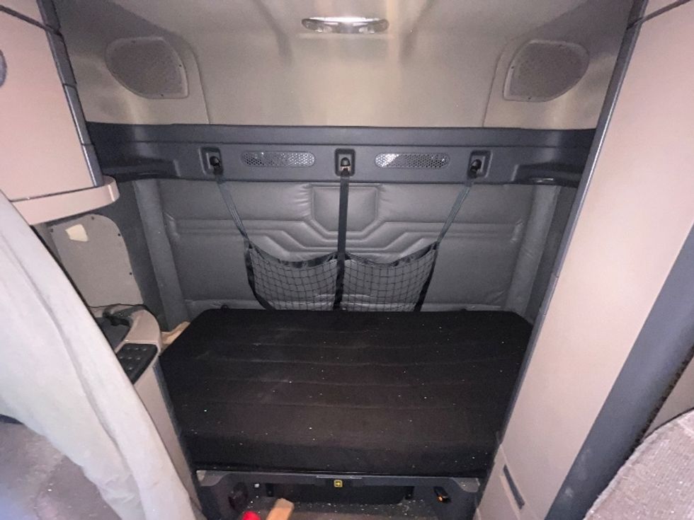 Sleeper Tractor-Heavy Duty Tractors-Freightliner-2019-Cascadia 11364ST-Linden-NJ-266,512\n\t\tmiles-$ 63,750 - Image 16