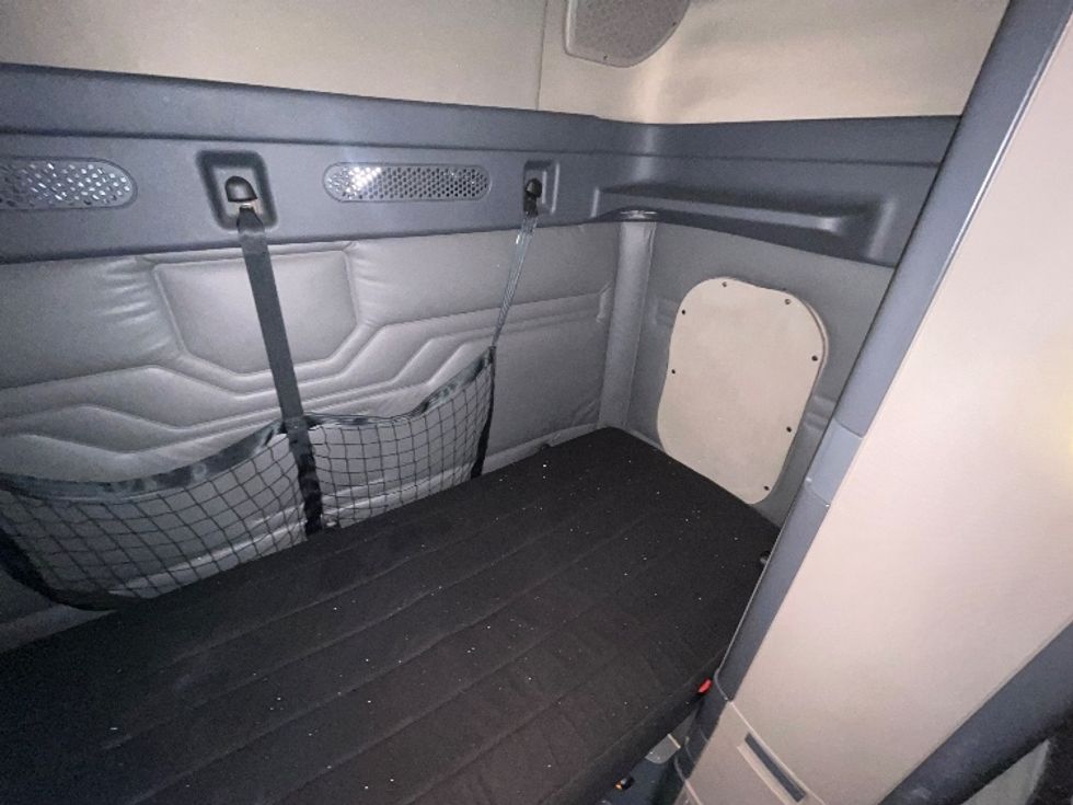 Sleeper Tractor-Heavy Duty Tractors-Freightliner-2019-Cascadia 11364ST-Linden-NJ-266,512\n\t\tmiles-$ 63,750 - Image 17