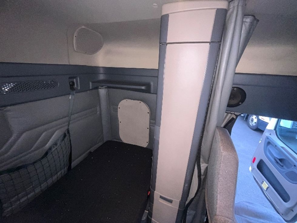 Sleeper Tractor-Heavy Duty Tractors-Freightliner-2019-Cascadia 11364ST-Linden-NJ-266,512\n\t\tmiles-$ 63,750 - Image 18