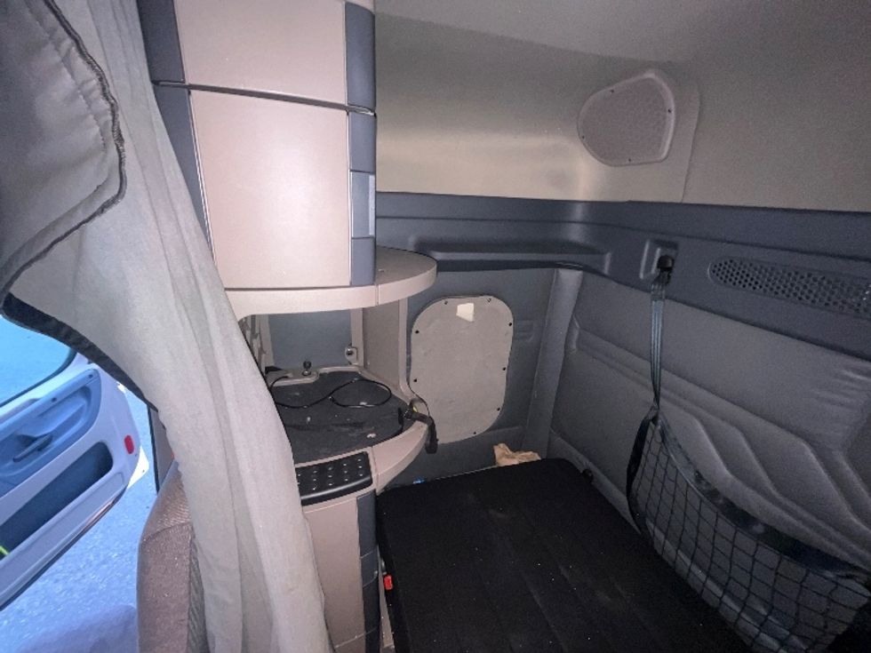 Sleeper Tractor-Heavy Duty Tractors-Freightliner-2019-Cascadia 11364ST-Linden-NJ-266,512\n\t\tmiles-$ 63,750 - Image 19