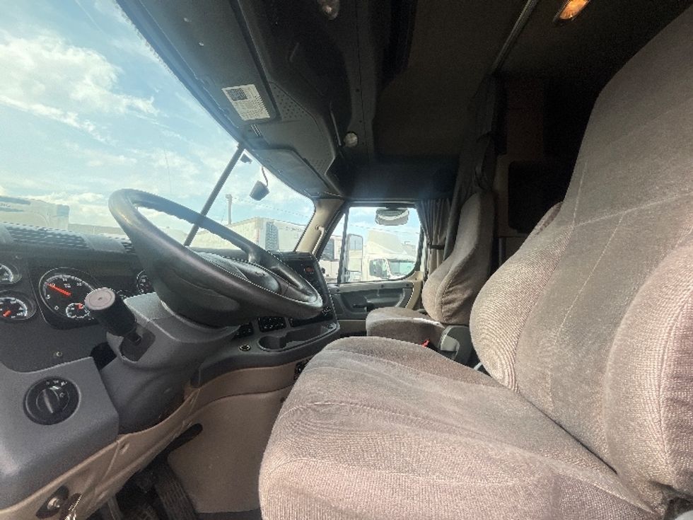 Sleeper Tractor-Heavy Duty Tractors-Freightliner-2019-Cascadia 11364ST-Linden-NJ-402,854\n\t\tmiles-$ 56,750 - Image 10