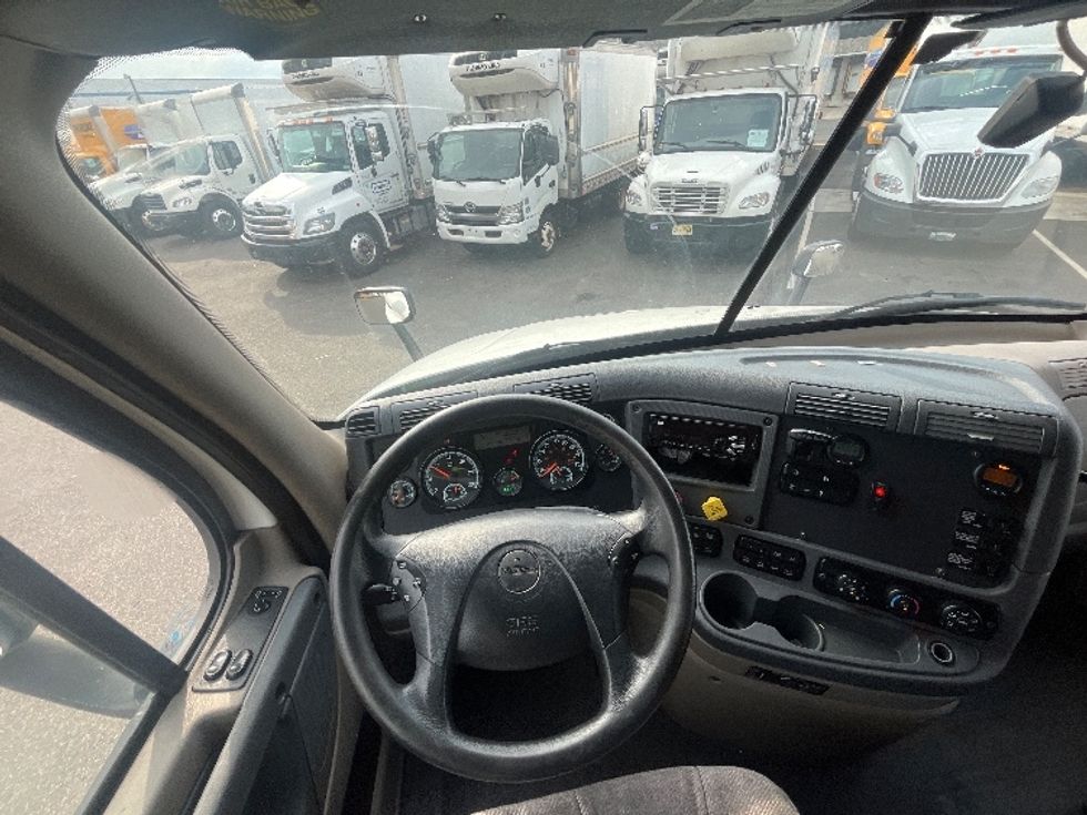 Sleeper Tractor-Heavy Duty Tractors-Freightliner-2019-Cascadia 11364ST-Linden-NJ-402,854\n\t\tmiles-$ 56,750 - Image 11