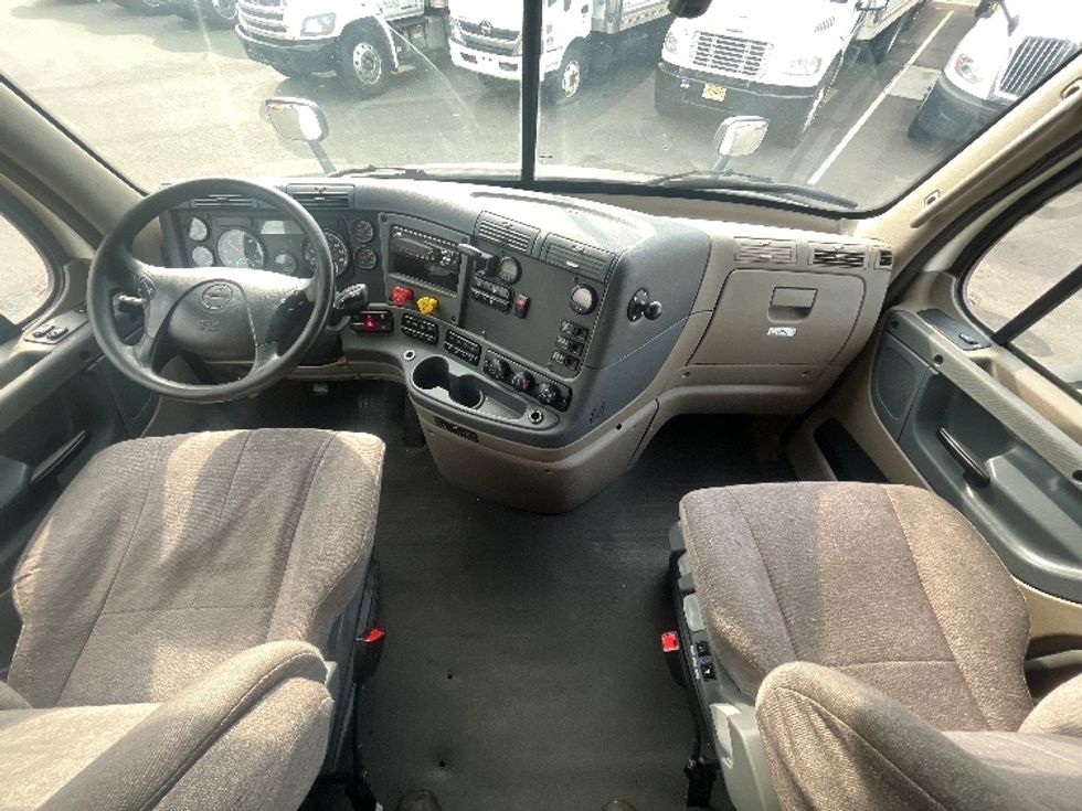 Sleeper Tractor-Heavy Duty Tractors-Freightliner-2019-Cascadia 11364ST-Linden-NJ-402,854\n\t\tmiles-$ 56,750 - Image 12