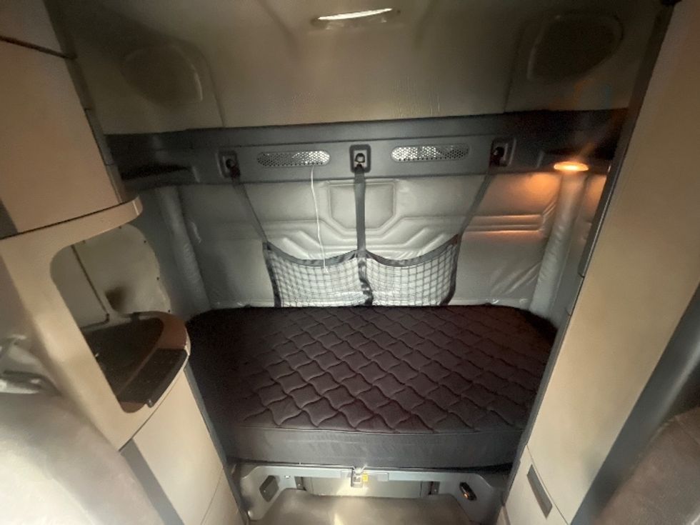 Sleeper Tractor-Heavy Duty Tractors-Freightliner-2019-Cascadia 11364ST-Linden-NJ-402,854\n\t\tmiles-$ 56,750 - Image 16