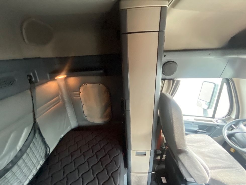 Sleeper Tractor-Heavy Duty Tractors-Freightliner-2019-Cascadia 11364ST-Linden-NJ-402,854\n\t\tmiles-$ 56,750 - Image 18