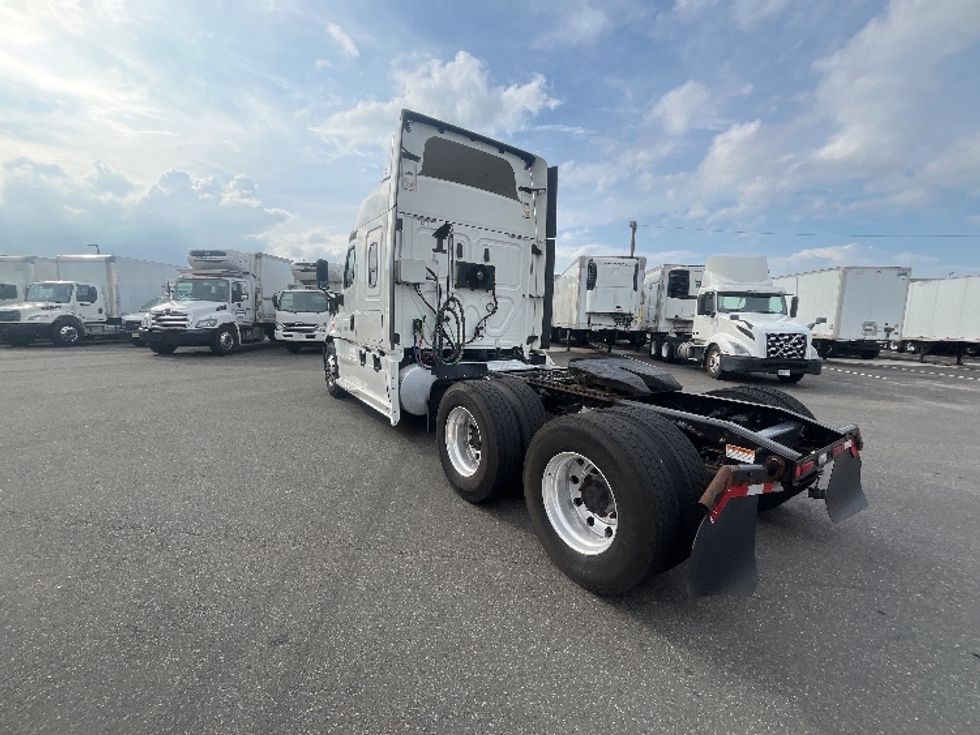 Sleeper Tractor-Heavy Duty Tractors-Freightliner-2019-Cascadia 11364ST-Linden-NJ-402,854\n\t\tmiles-$ 56,750 - Image 5