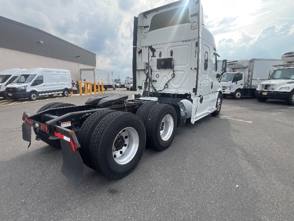 Sleeper Tractor-Heavy Duty Tractors-Freightliner-2019-Cascadia 11364ST-Linden-NJ-402,854\n\t\tmiles-$ 56,750 - Image 7