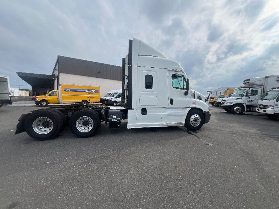 Sleeper Tractor-Heavy Duty Tractors-Freightliner-2019-Cascadia 11364ST-Linden-NJ-402,854\n\t\tmiles-$ 56,750 - Image 8