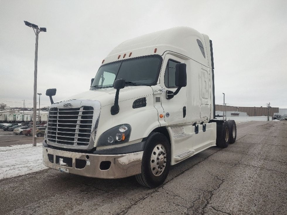 Sleeper Tractor-Heavy Duty Tractors-Freightliner-2019-Cascadia 11364ST-Mount Hope-OH-588,001\n\t\tmiles-$ 40,250 - Image 1