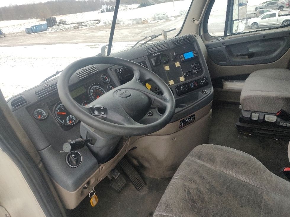 Sleeper Tractor-Heavy Duty Tractors-Freightliner-2019-Cascadia 11364ST-Mount Hope-OH-588,001\n\t\tmiles-$ 40,250 - Image 10