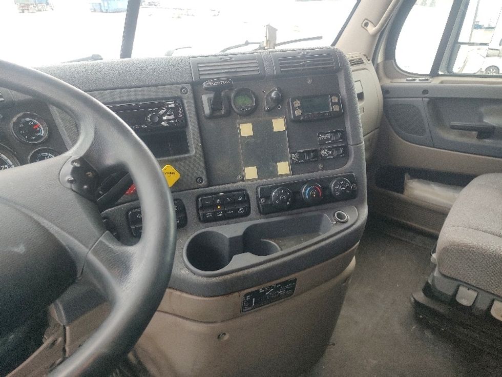 Sleeper Tractor-Heavy Duty Tractors-Freightliner-2019-Cascadia 11364ST-Mount Hope-OH-588,001\n\t\tmiles-$ 40,250 - Image 12