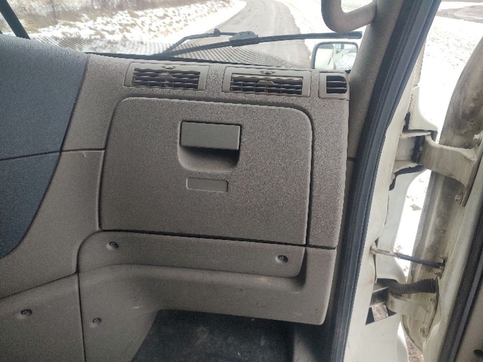 Sleeper Tractor-Heavy Duty Tractors-Freightliner-2019-Cascadia 11364ST-Mount Hope-OH-588,001\n\t\tmiles-$ 40,250 - Image 14