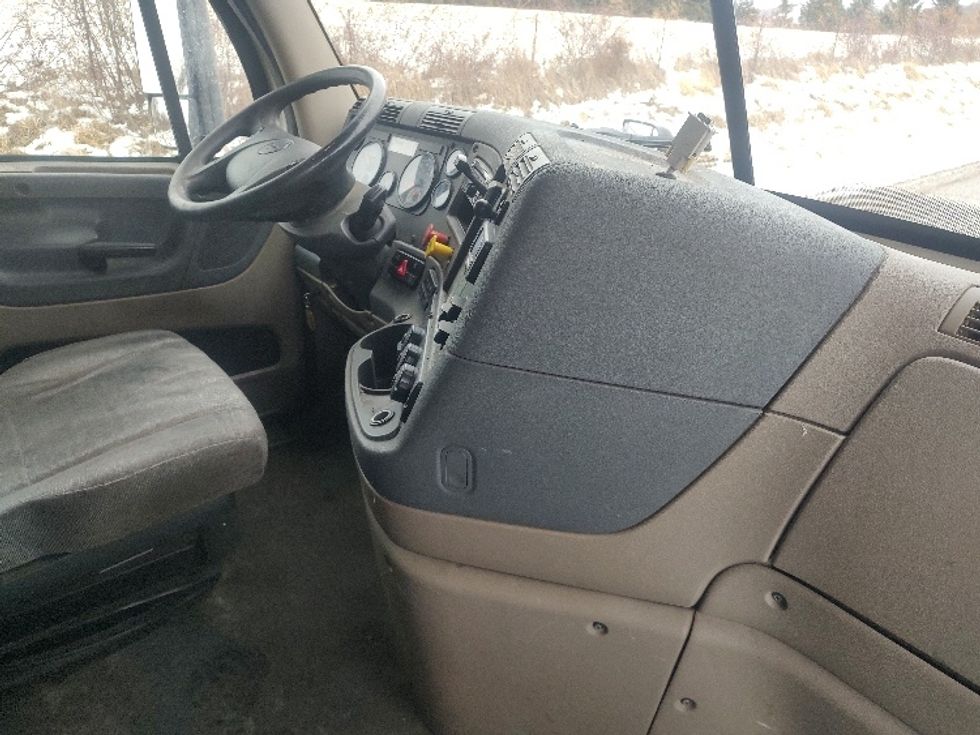 Sleeper Tractor-Heavy Duty Tractors-Freightliner-2019-Cascadia 11364ST-Mount Hope-OH-588,001\n\t\tmiles-$ 40,250 - Image 15