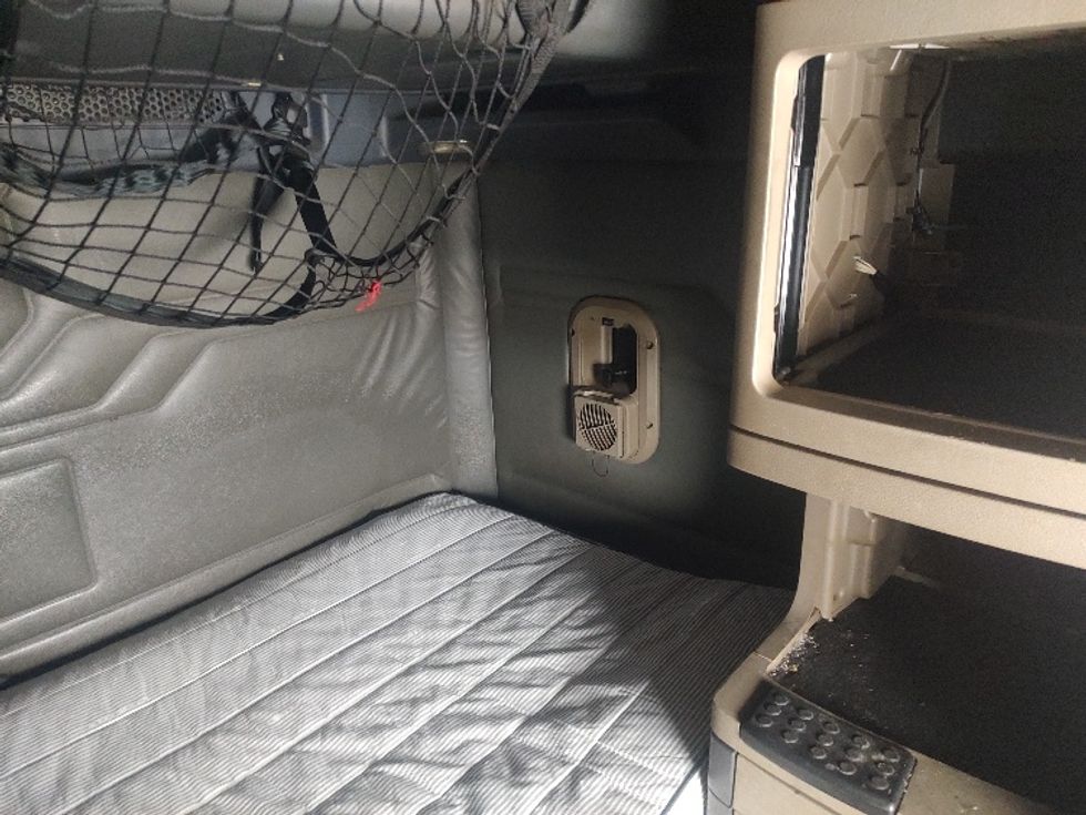 Sleeper Tractor-Heavy Duty Tractors-Freightliner-2019-Cascadia 11364ST-Mount Hope-OH-588,001\n\t\tmiles-$ 40,250 - Image 17