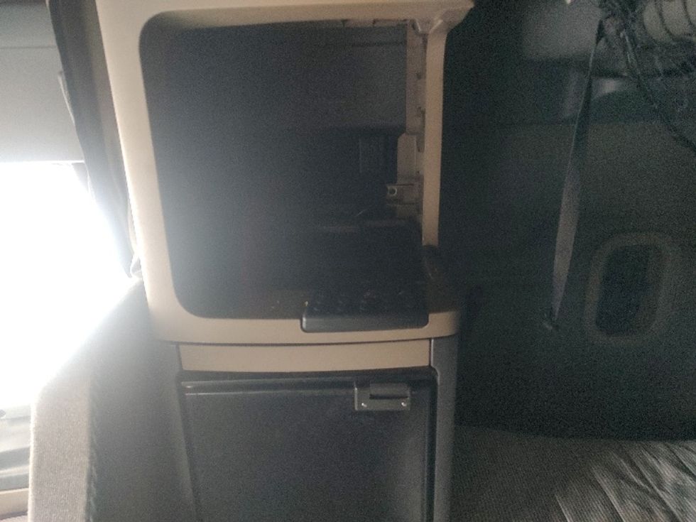 Sleeper Tractor-Heavy Duty Tractors-Freightliner-2019-Cascadia 11364ST-Mount Hope-OH-588,001\n\t\tmiles-$ 40,250 - Image 19