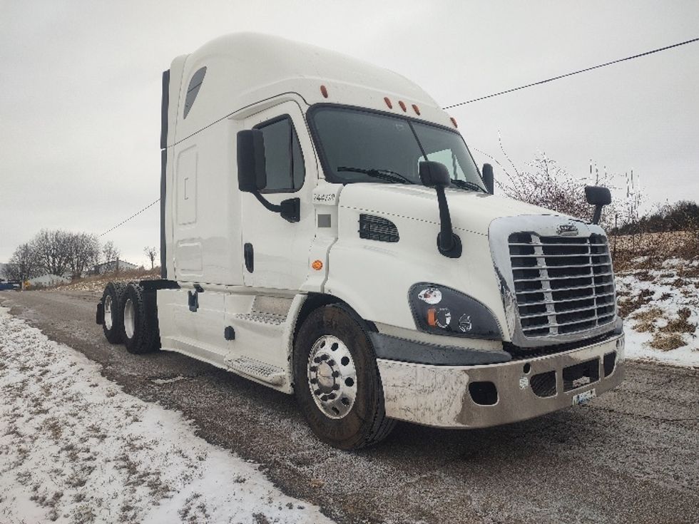 Sleeper Tractor-Heavy Duty Tractors-Freightliner-2019-Cascadia 11364ST-Mount Hope-OH-588,001\n\t\tmiles-$ 40,250 - Image 3