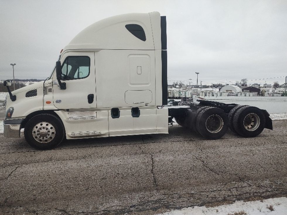 Sleeper Tractor-Heavy Duty Tractors-Freightliner-2019-Cascadia 11364ST-Mount Hope-OH-588,001\n\t\tmiles-$ 40,250 - Image 4