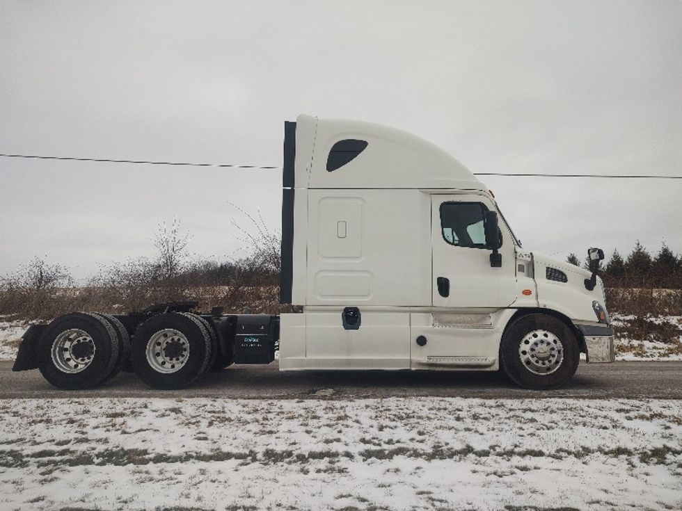 Sleeper Tractor-Heavy Duty Tractors-Freightliner-2019-Cascadia 11364ST-Mount Hope-OH-588,001\n\t\tmiles-$ 40,250 - Image 8