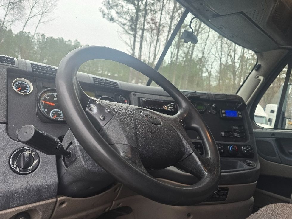 Sleeper Tractor-Heavy Duty Tractors-Freightliner-2019-Cascadia 11364ST-Suwanee-GA-641,156\n\t\tmiles-$ 42,500 - Image 10