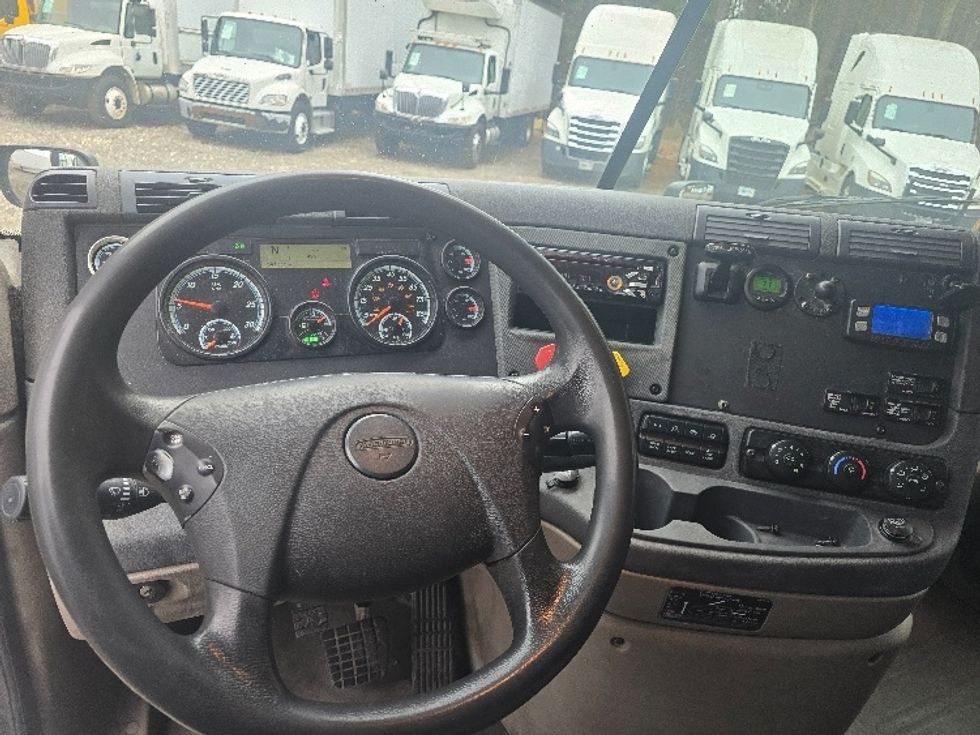 Sleeper Tractor-Heavy Duty Tractors-Freightliner-2019-Cascadia 11364ST-Suwanee-GA-641,156\n\t\tmiles-$ 42,500 - Image 11