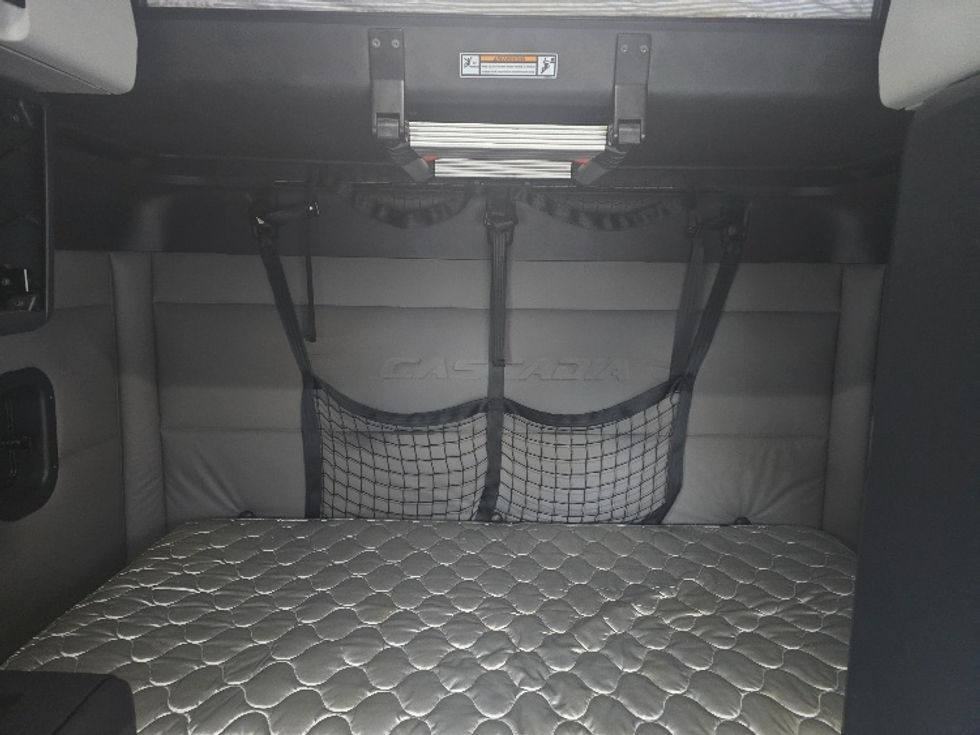 Sleeper Tractor-Heavy Duty Tractors-Freightliner-2019-Cascadia 11364ST-Suwanee-GA-641,156\n\t\tmiles-$ 42,500 - Image 16