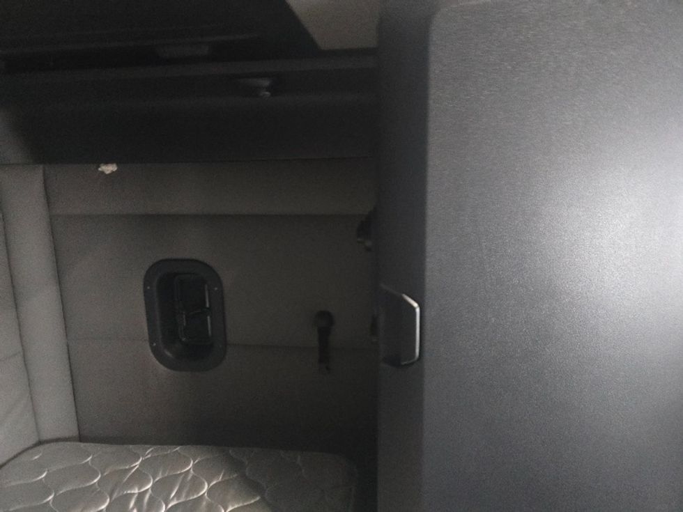 Sleeper Tractor-Heavy Duty Tractors-Freightliner-2019-Cascadia 11364ST-Suwanee-GA-641,156\n\t\tmiles-$ 42,500 - Image 18