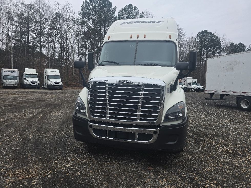 Sleeper Tractor-Heavy Duty Tractors-Freightliner-2019-Cascadia 11364ST-Suwanee-GA-641,156\n\t\tmiles-$ 42,500 - Image 2