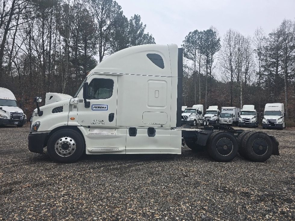 Sleeper Tractor-Heavy Duty Tractors-Freightliner-2019-Cascadia 11364ST-Suwanee-GA-641,156\n\t\tmiles-$ 42,500 - Image 4