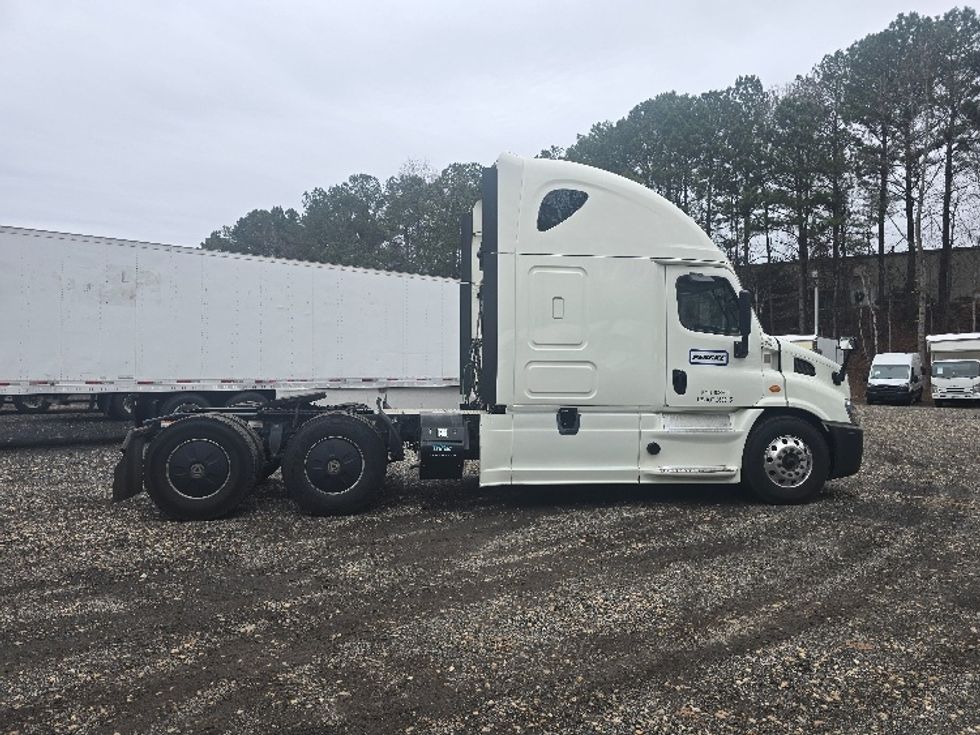Sleeper Tractor-Heavy Duty Tractors-Freightliner-2019-Cascadia 11364ST-Suwanee-GA-641,156\n\t\tmiles-$ 42,500 - Image 8