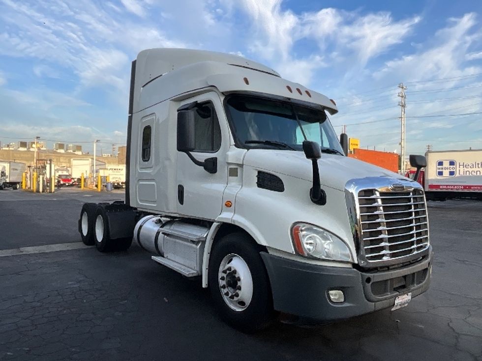 Sleeper Tractor-Heavy Duty Tractors-Freightliner-2019-Cascadia 11364ST-Torrance-CA-538,980\n\t\tmiles-$ 50,250 - Image 1