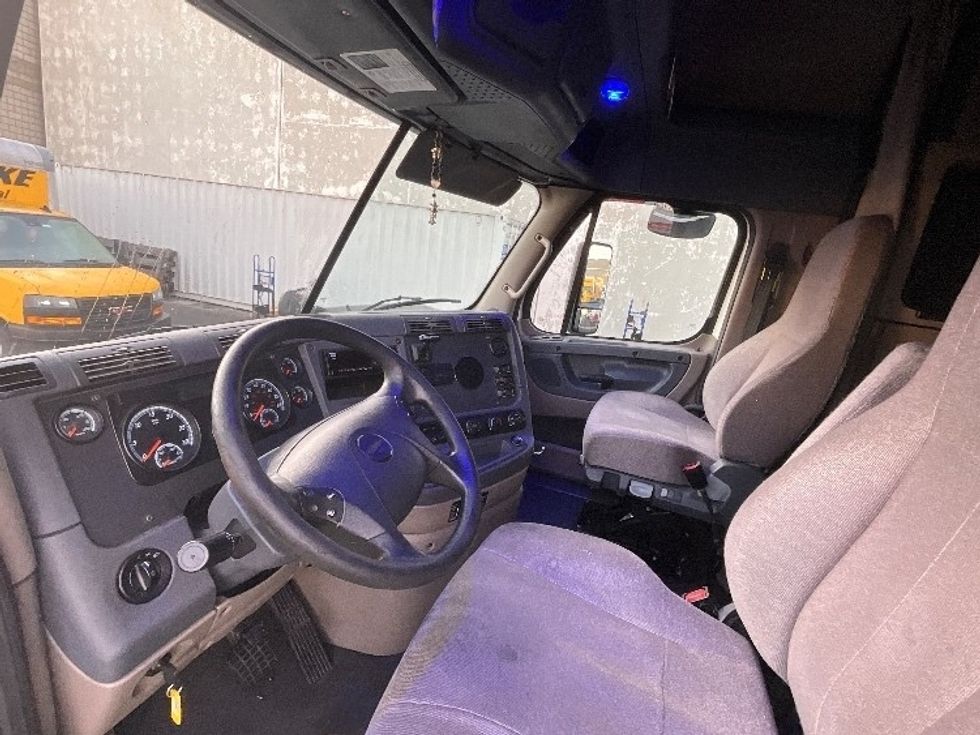 Sleeper Tractor-Heavy Duty Tractors-Freightliner-2019-Cascadia 11364ST-Torrance-CA-538,980\n\t\tmiles-$ 50,250 - Image 10