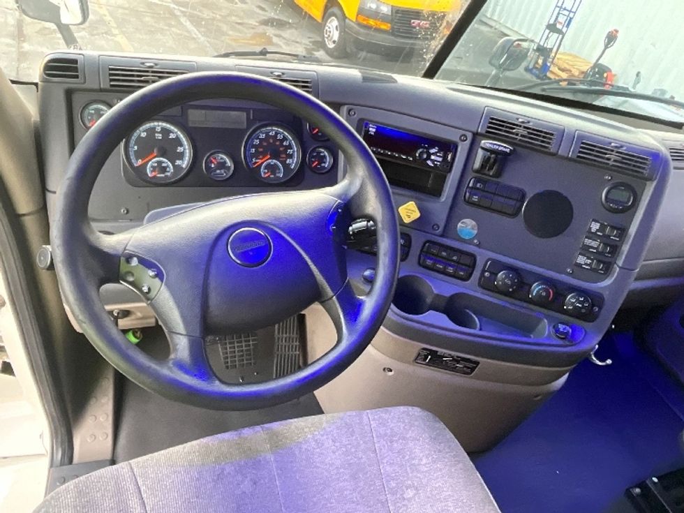 Sleeper Tractor-Heavy Duty Tractors-Freightliner-2019-Cascadia 11364ST-Torrance-CA-538,980\n\t\tmiles-$ 50,250 - Image 11