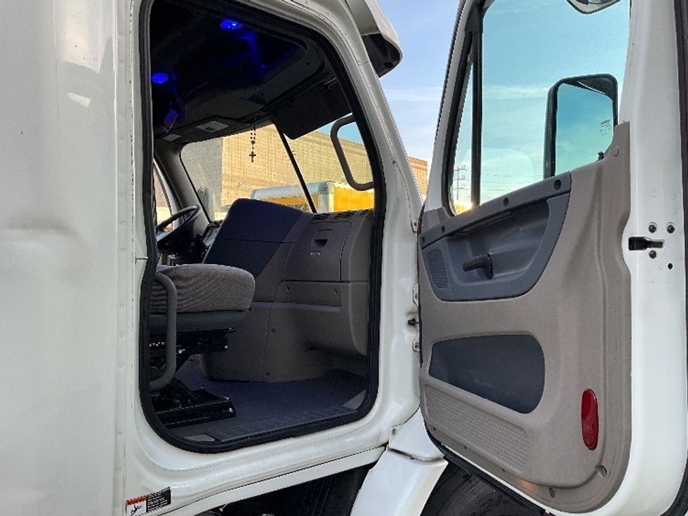 Sleeper Tractor-Heavy Duty Tractors-Freightliner-2019-Cascadia 11364ST-Torrance-CA-538,980\n\t\tmiles-$ 50,250 - Image 13