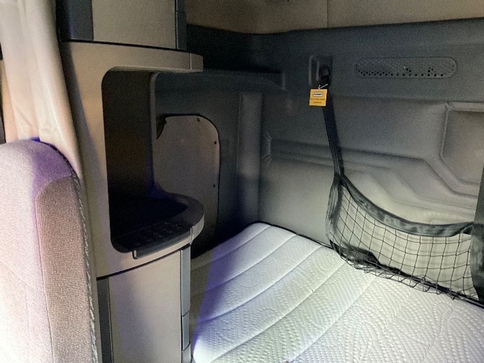 Sleeper Tractor-Heavy Duty Tractors-Freightliner-2019-Cascadia 11364ST-Torrance-CA-538,980\n\t\tmiles-$ 50,250 - Image 17