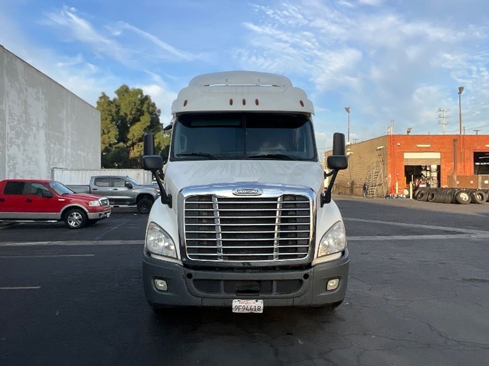 Sleeper Tractor-Heavy Duty Tractors-Freightliner-2019-Cascadia 11364ST-Torrance-CA-538,980\n\t\tmiles-$ 50,250 - Image 2