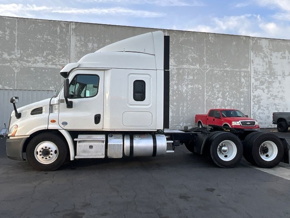 Sleeper Tractor-Heavy Duty Tractors-Freightliner-2019-Cascadia 11364ST-Torrance-CA-538,980\n\t\tmiles-$ 50,250 - Image 4