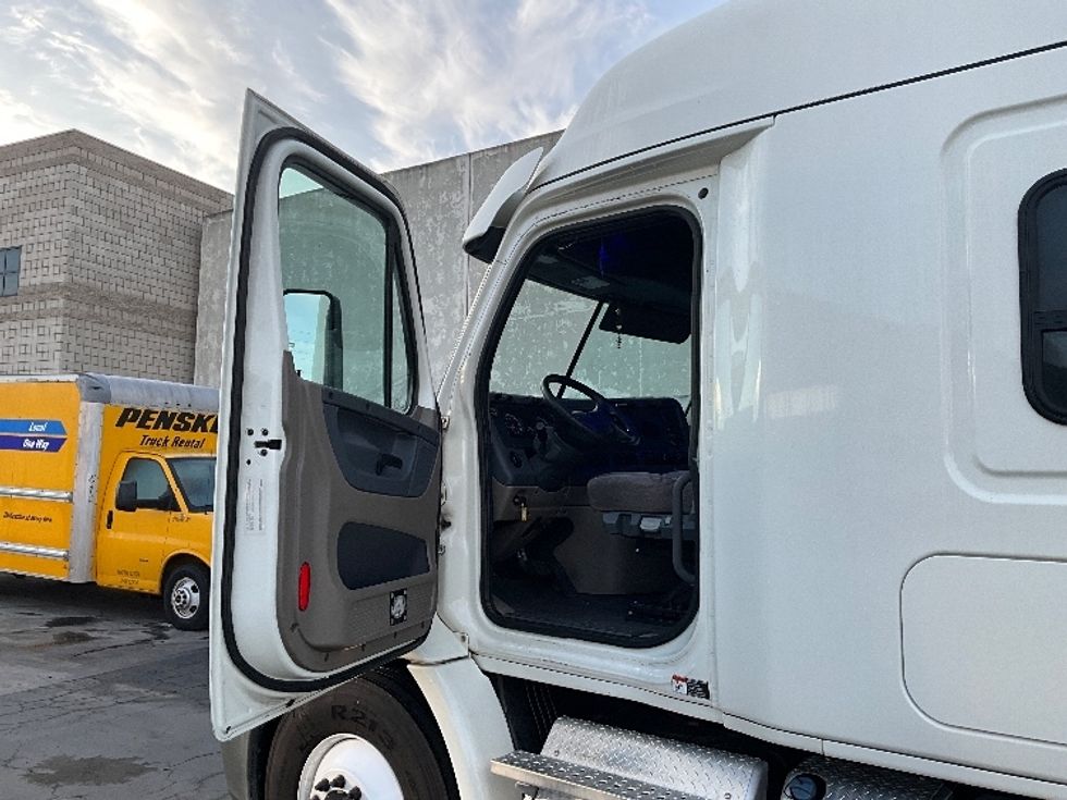 Sleeper Tractor-Heavy Duty Tractors-Freightliner-2019-Cascadia 11364ST-Torrance-CA-538,980\n\t\tmiles-$ 50,250 - Image 9