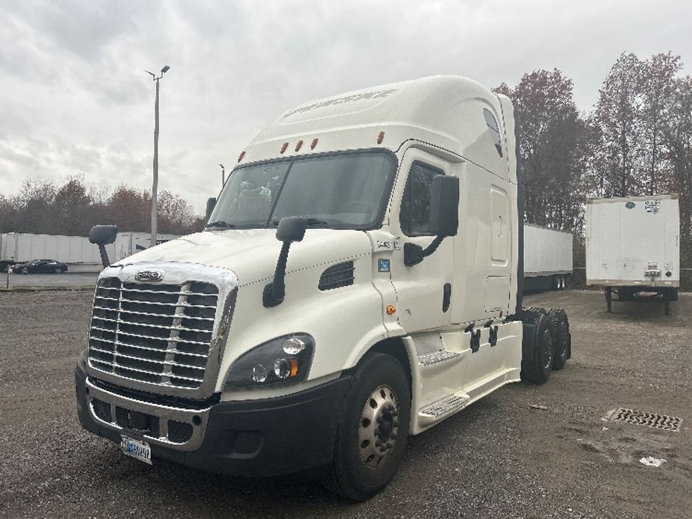 Sleeper Tractor-Heavy Duty Tractors-Freightliner-2019-Cascadia 11364ST-Youngstown-OH-558,730\n\t\tmiles-$ 47,500 - Image 1