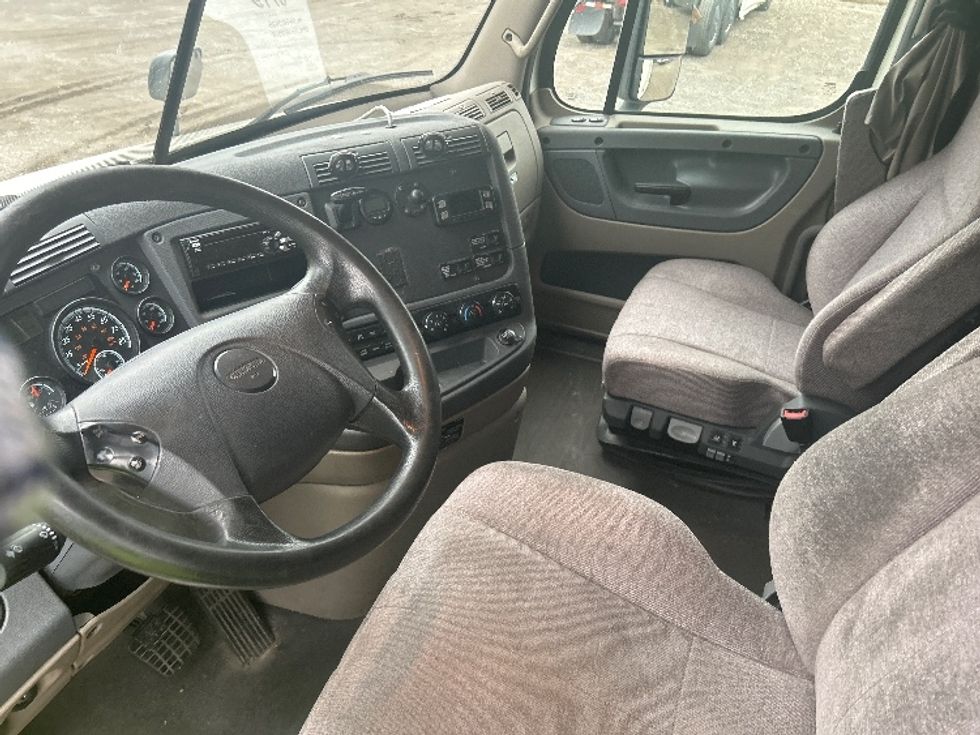 Sleeper Tractor-Heavy Duty Tractors-Freightliner-2019-Cascadia 11364ST-Youngstown-OH-558,730\n\t\tmiles-$ 47,500 - Image 10