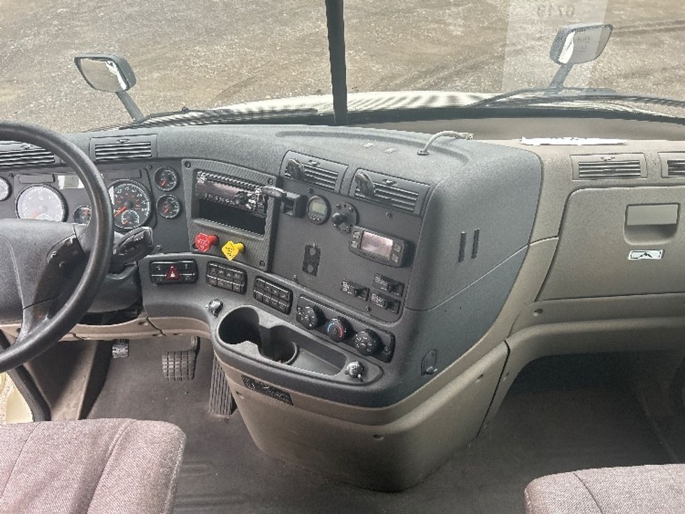 Sleeper Tractor-Heavy Duty Tractors-Freightliner-2019-Cascadia 11364ST-Youngstown-OH-558,730\n\t\tmiles-$ 47,500 - Image 12