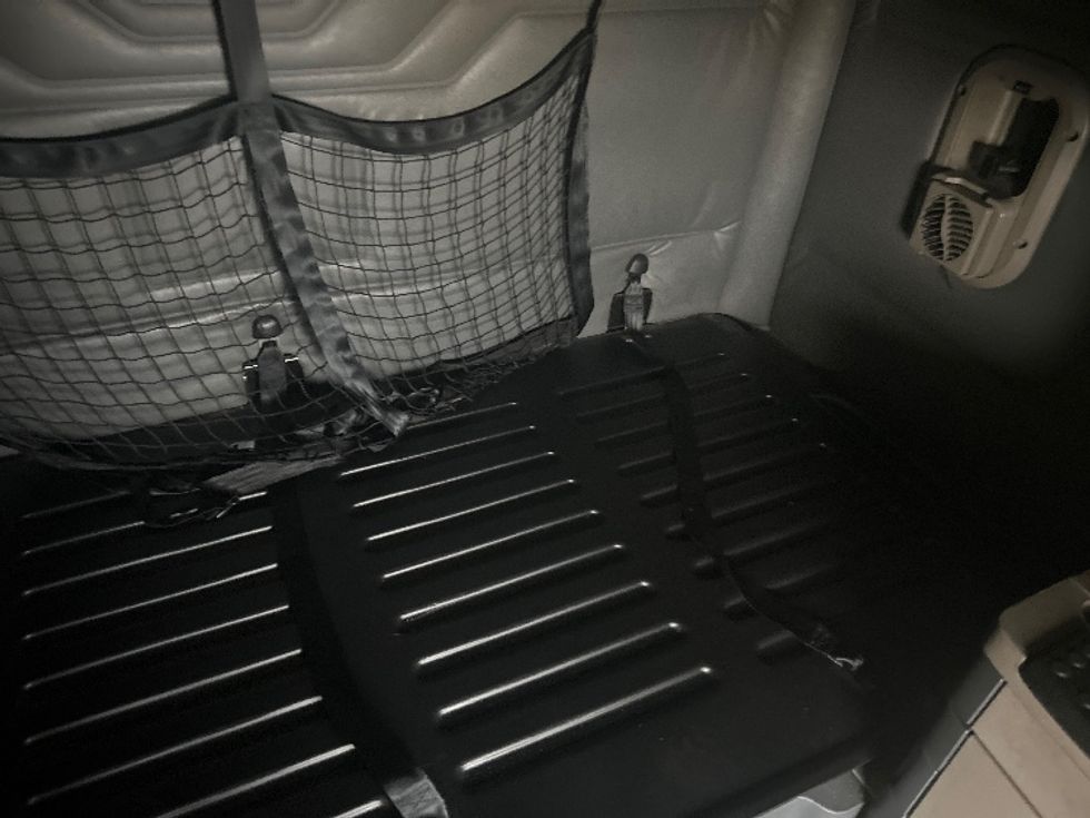 Sleeper Tractor-Heavy Duty Tractors-Freightliner-2019-Cascadia 11364ST-Youngstown-OH-558,730\n\t\tmiles-$ 47,500 - Image 17