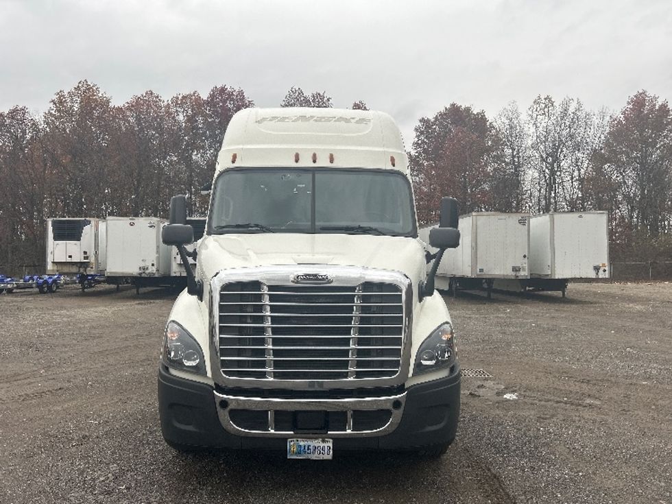 Sleeper Tractor-Heavy Duty Tractors-Freightliner-2019-Cascadia 11364ST-Youngstown-OH-558,730\n\t\tmiles-$ 47,500 - Image 2