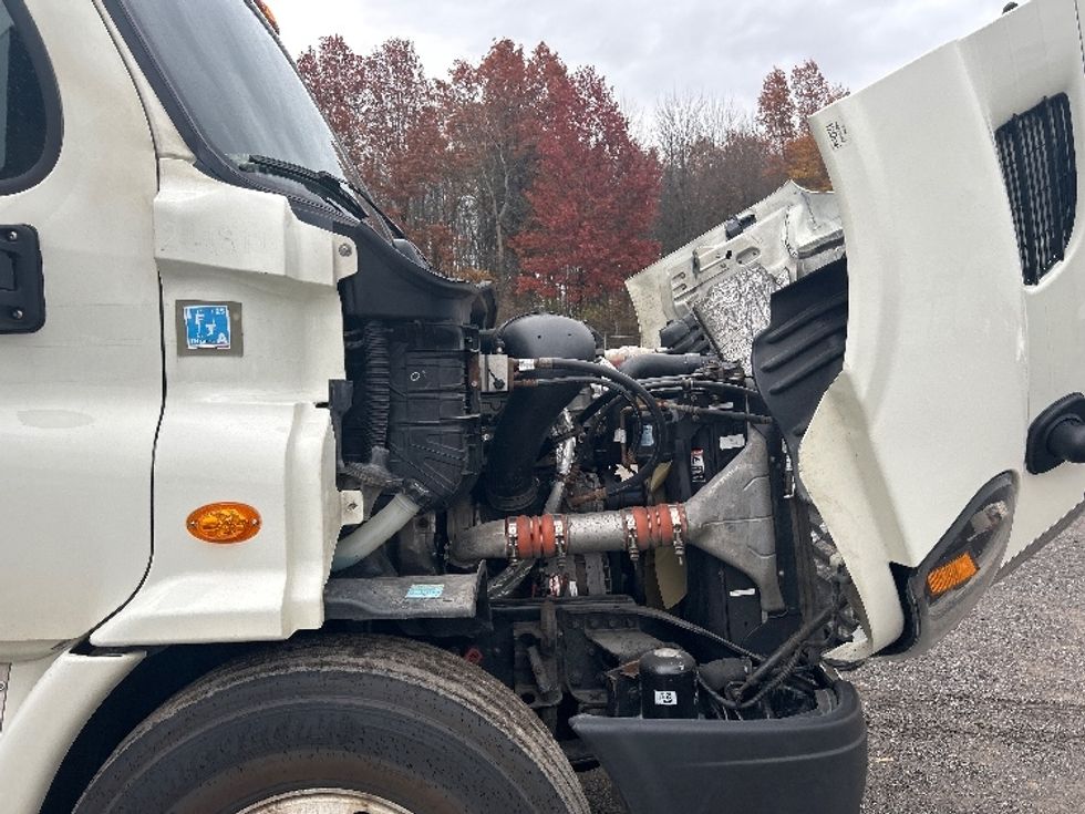 Sleeper Tractor-Heavy Duty Tractors-Freightliner-2019-Cascadia 11364ST-Youngstown-OH-558,730\n\t\tmiles-$ 47,500 - Image 20