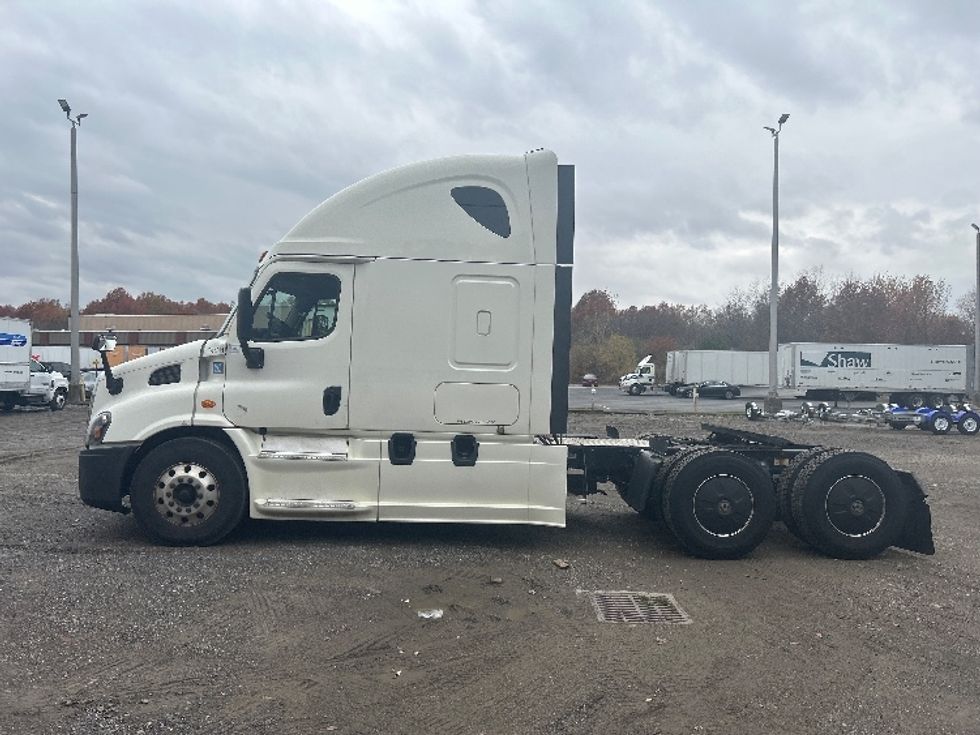 Sleeper Tractor-Heavy Duty Tractors-Freightliner-2019-Cascadia 11364ST-Youngstown-OH-558,730\n\t\tmiles-$ 47,500 - Image 4
