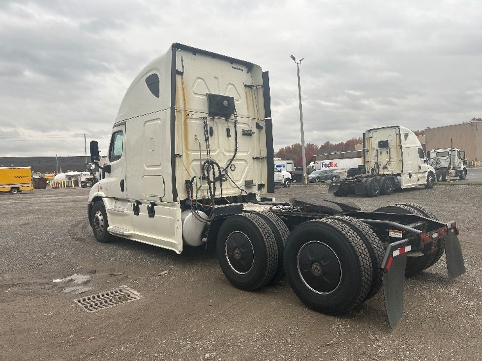 Sleeper Tractor-Heavy Duty Tractors-Freightliner-2019-Cascadia 11364ST-Youngstown-OH-558,730\n\t\tmiles-$ 47,500 - Image 5