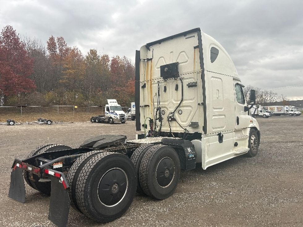 Sleeper Tractor-Heavy Duty Tractors-Freightliner-2019-Cascadia 11364ST-Youngstown-OH-558,730\n\t\tmiles-$ 47,500 - Image 7