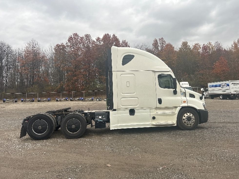 Sleeper Tractor-Heavy Duty Tractors-Freightliner-2019-Cascadia 11364ST-Youngstown-OH-558,730\n\t\tmiles-$ 47,500 - Image 8