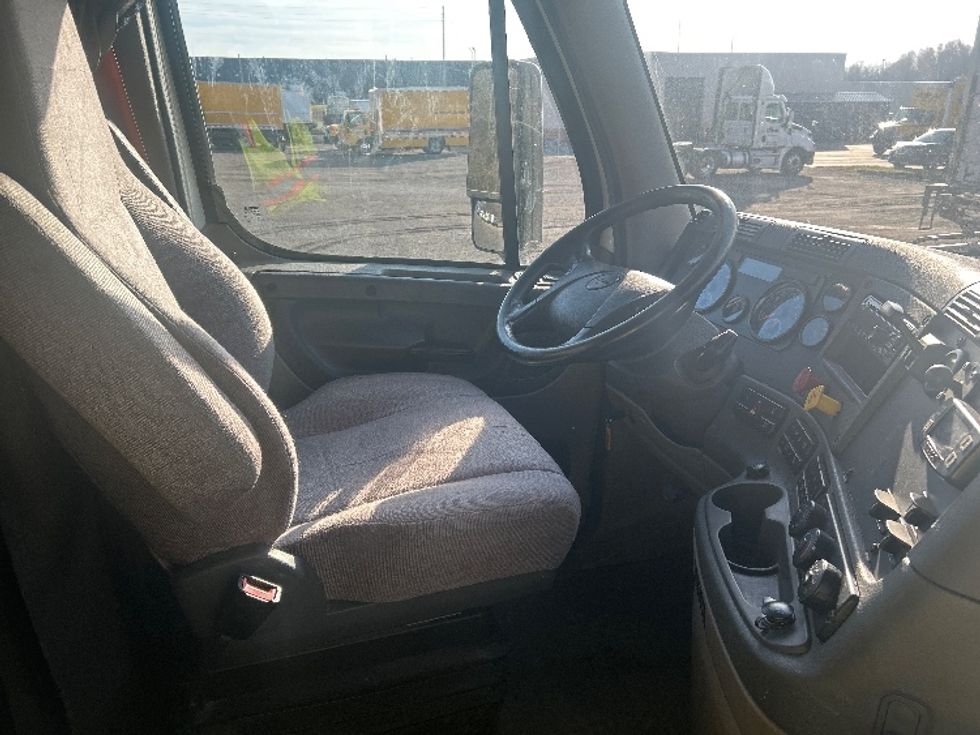 Sleeper Tractor-Heavy Duty Tractors-Freightliner-2019-Cascadia 11364ST-Youngstown-OH-618,106\n\t\tmiles-$ 44,250 - Image 15